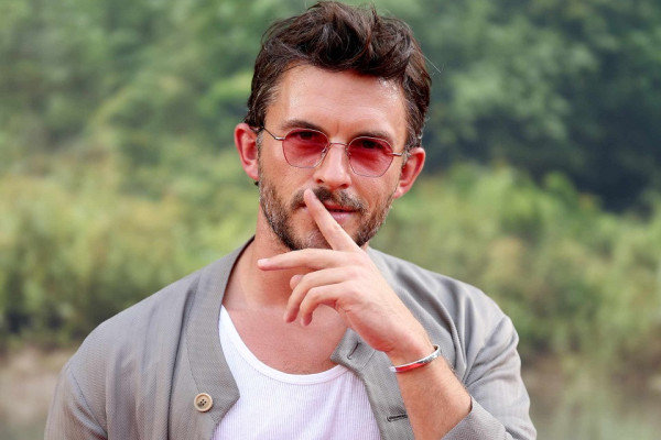 People Nobatkan Jonathan Bailey Jadi Pria Terseksi Dunia 2025