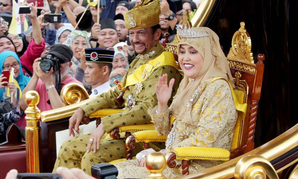 Mengintip Istana Mobil Sultan Brunei: Punya 7.000 Mobil Senilai Rp83 Triliun, Ada 600 Rolls-Royce dan 380 Bentley