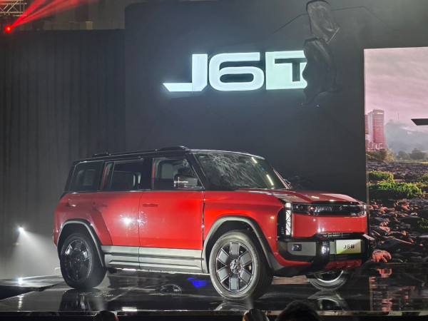 Chery J6 Ciptakan Anomali Mobil High-Tech Main Lumpur, Kanvas Modifikasi Baru Telah Lahir