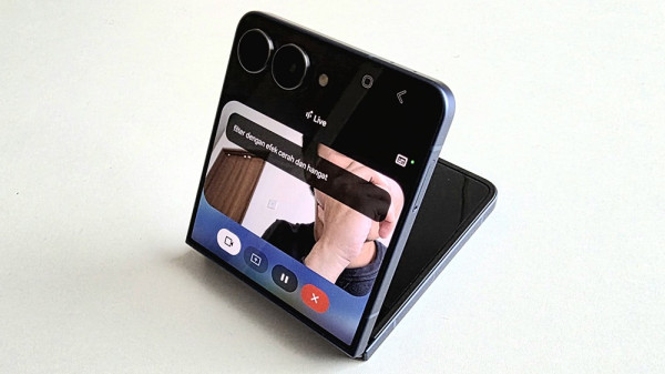 Galaxy Z Flip7 untuk Nonton Konser: FlexCam, Camcorder Grip, dan Gemini AI