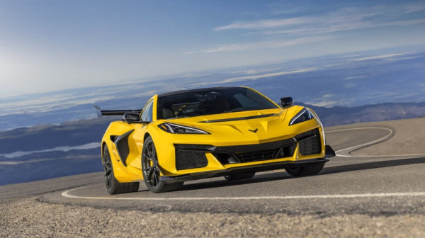 Gila! 13 Mobil Terkencang 2025, Tenaganya Tembus 2.107 HP! Harganya Bikin Geleng Kepala!