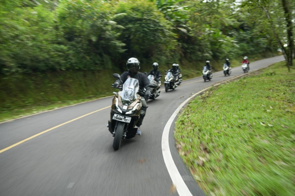 Menikmati Keajaiban Alam Parahyangan Selatan dengan Honda ADV160