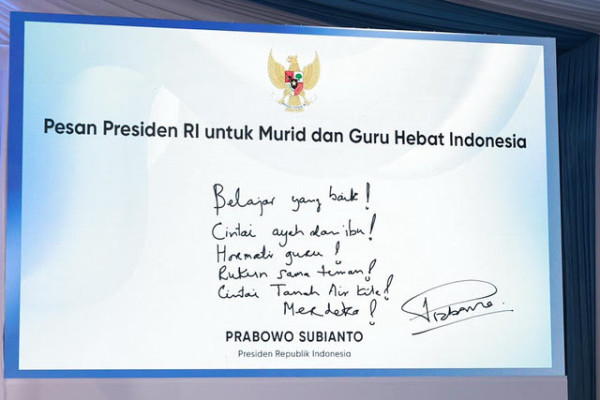 Prabowo Berpesan ke Murid se-Indonesia: Hormati Guru, Cintai Tanah Air Kita