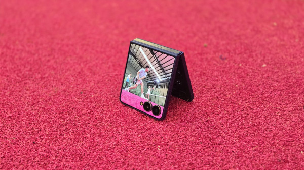 Studio di Saku Celana: Bagaimana Galaxy Z Flip7 Mengubah Cara Kita Memamerkan Keringat di Media Sosial?