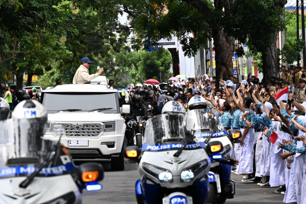 Prabowo Minta Kepala Daerah Tak Mengerahkan Anak Sekolah Menyambutnya saat Kunker