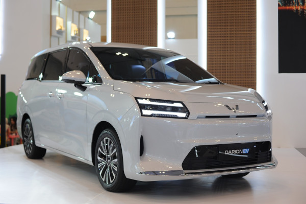 Cetak Rekor 1.500 SPK! Wuling Darion: MPV Elektrifikasi Ganda Pertama RI, Mulai Diserahkan ke Konsumen di GJAW 2025