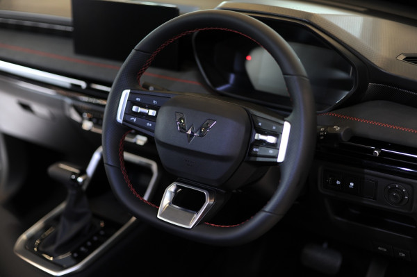 Wuling Goyang Segmen Compact SUV: New Alvez Tawarkan Value Fantastis, Spesifikasi Premium Dijual Mulai Rp217 Juta