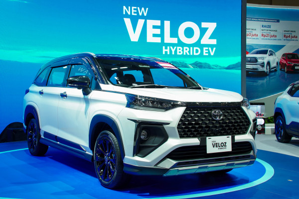 GJAW 2025: Geger Debut 10 Mobil Baru, Menguji Kesetiaan Hybrid Lokal dan Keberanian EV Harga Miring