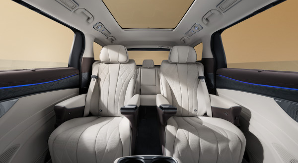 Senjakala Sang Raja Jalanan: Bagaimana Denza D9 Menumbangkan Hegemoni Toyota Alphard di Indonesia