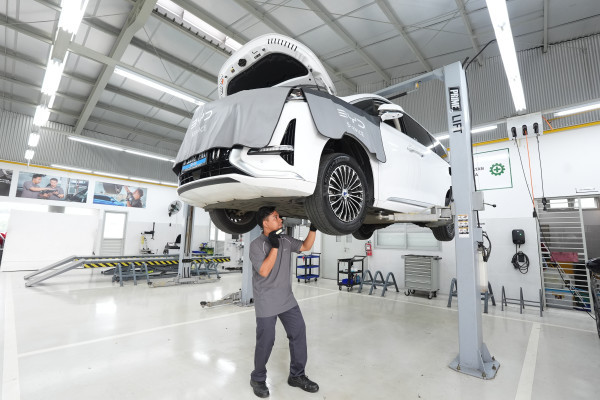 Senjakala Sang Raja Jalanan: Bagaimana Denza D9 Menumbangkan Hegemoni Toyota Alphard di Indonesia