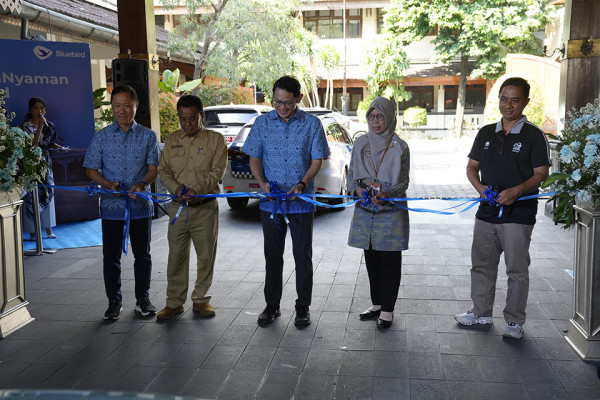 Kehadiran Bluebird Ajak Masyarakat Jelajah Kota Solo Lebih Nyaman