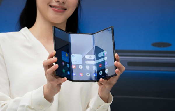 Perang Ego Samsung vs Huawei: Galaxy Z TriFold Membungkam Mate XT di Pasar Global, tapi Kalah Cantik