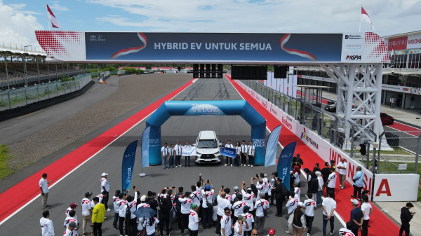 Dari Jejak Kijang 1995 ke Veloz 2025: Evolusi Mobil Sejuta Umat Jadi Hibrida Rakyat