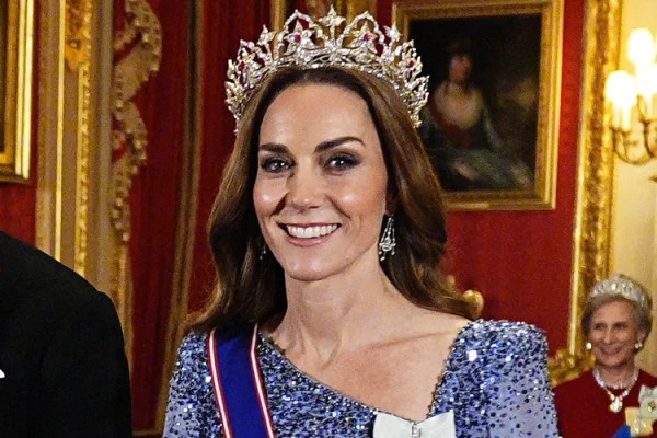 Penampilan Kate Middleton Curi Perhatian Kenakan Tiara Ratu Victoria yang Sarat Wasiat