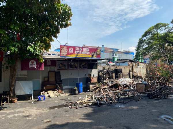 Kios Dibakar Massa, Pedagang di Depan TMP Kalibata Harap Bantuan Kementerian UMKM