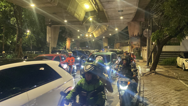 Jalan Prapanca 5 Banjir, Belasan Motor Mogok