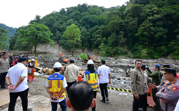 Prabowo Tinjau Progres Perbaikan Jalan Lembah Anai Pascabencana