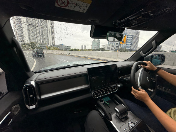 Satu Mobil, Dua Nyawa: Jetour T2 Tawarkan Sensasi Playful di Lumpur dan Kenyamanan Sultan di Aspal