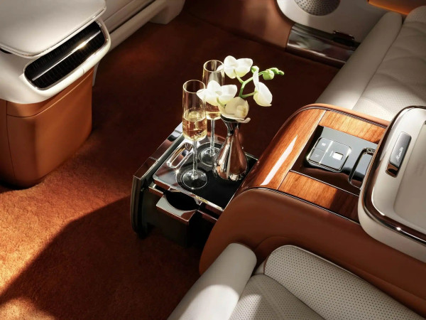 Maybach Versi China Huawei Maextro S800 Gulingkan Porsche dan Mercedes-Benz di Kandang Sendiri
