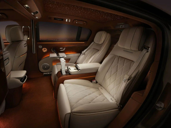 Maybach Versi China Huawei Maextro S800 Gulingkan Porsche dan Mercedes-Benz di Kandang Sendiri
