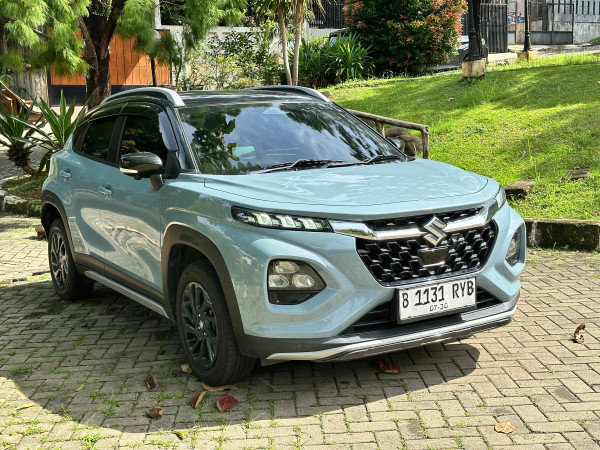 Innova Zenix Tak Tersentuh, Suzuki Fronx Bikin Kejutan: Peta Persaingan Mobil Hybrid 2025 Berubah Drastis!