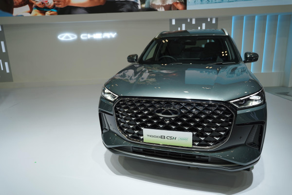 Innova Zenix Tak Tersentuh, Suzuki Fronx Bikin Kejutan: Peta Persaingan Mobil Hybrid 2025 Berubah Drastis!