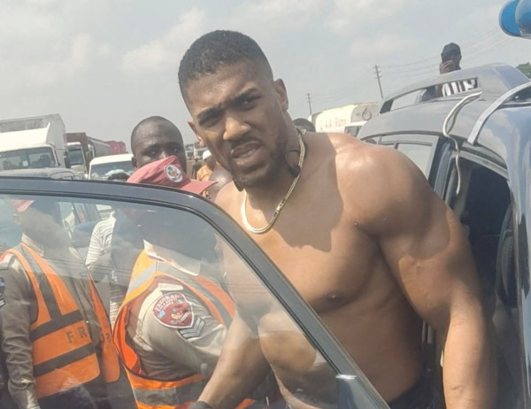 Tragedi Berdarah di Nigeria: Anthony Joshua Lolos dari Maut, Dua Sahabat Tewas di Tempat Usai Lexus SUV Hantam Truk
