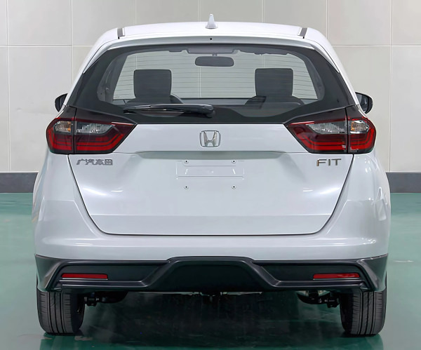 Krisis Identitas GAC-Honda: Ketika Wajah Baru Honda Jazz di China Justru Membajak Garis Desain Toyota