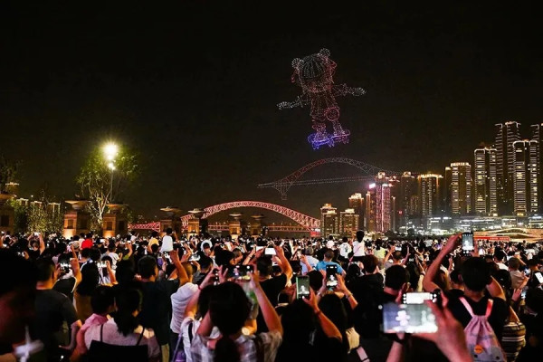 Tahun Baru 2026: Pertunjukkan Drone Gantikan Kembang Api di Chongqing hingga Bundaran HI