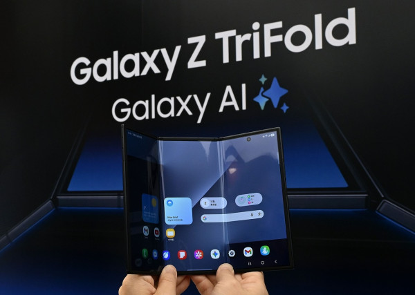 Samsung Galaxy Z TriFold: Kiamat Tablet, Lahirnya Era Ponsel Lipat Tiga yang Muat di Saku Celana!
