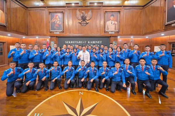 Seskab Teddy Terima Siswa-Siswi SMA Taruna Nusantara se-Jabodetabek