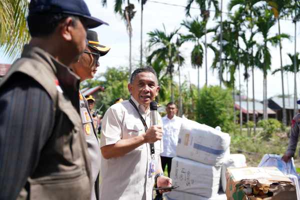 KSP dan TNI-Polri Turun Langsung Bersihkan Rumah Warga Terdampak Banjir Aceh