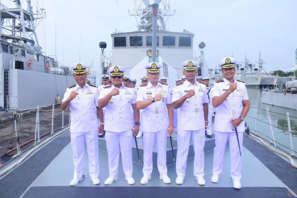 Tongkat Komando 6 Kapal Perang TNI AL Berganti