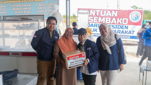 Kementrans Salurkan 1.700 Paket Sembako Presiden ke Warga Kawasan Transmigrasi Barelang