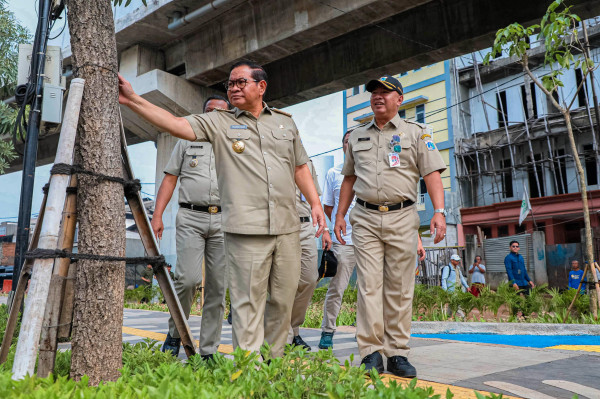 Tinjau Taman Gapura Muka Cakung, Pramono Siap Penuhi Permintaan Warga