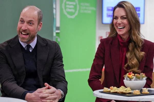 Kate Middleton Perkenalkan Pangeran William Tanpa Gelar Kerajaan saat Kunjungan ke Rumah Sakit
