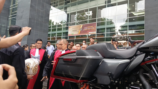 Ferrari dan Harley Davidson Dihadirkan di Pengadilan terkait Kasus TPPU Ariyanto dan Marcella