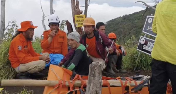 Jenazah Pendaki Gunung Slamet Syafiq Ali Dievakuasi, Penyebab Meninggalnya Diumumkan Rumah Sakit