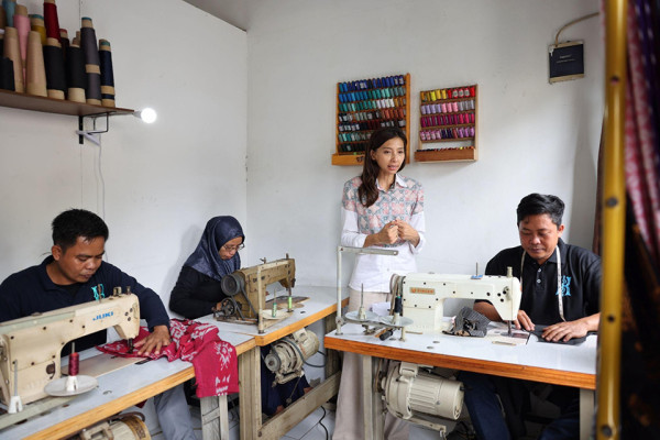 UMKM Binaan BRI, Kain Indonesia by Shifara Hidupkan Nafas Wastra Nusantara Lewat Office Wear
