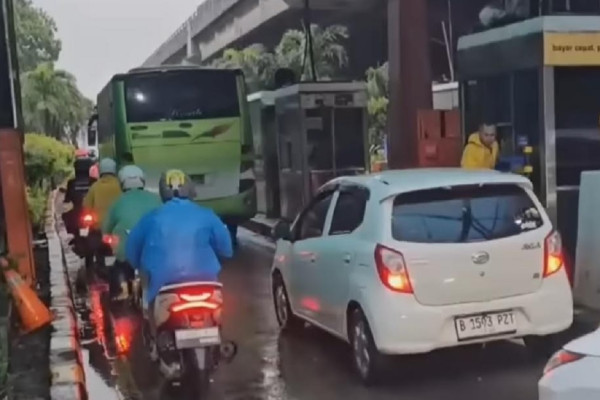 Imbas Banjir di Jalan Yos Sudarso, Pemotor Boleh Masuk Tol Wiyoto Wiyono