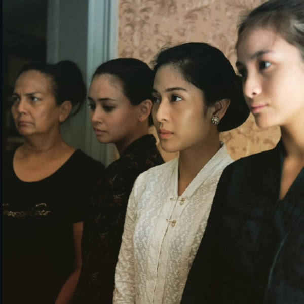 Potret Dian Sastrowardoyo Ikut Tren Back To 2016, Cantiknya Enggak Berubah