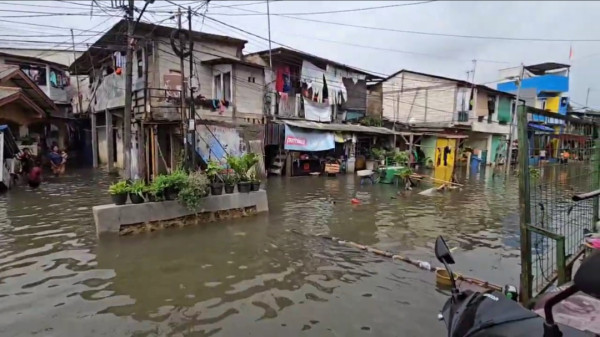 Ratusan Rumah di Cilincing Terendam Banjir Akibat Luapan Kali Cakung