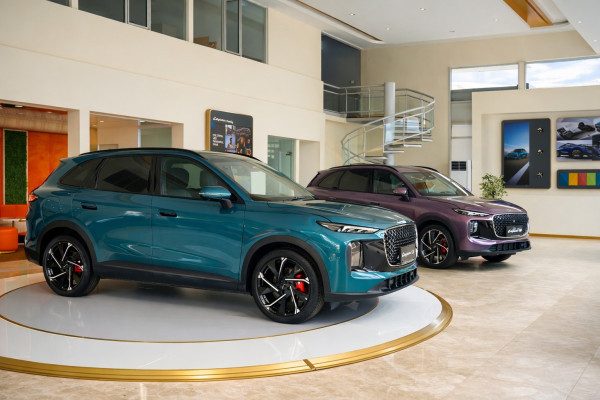 Showroom Lepas Kelapa Gading Jadi yang Pertama di Dunia, Konsumen Datang Disambut Robot