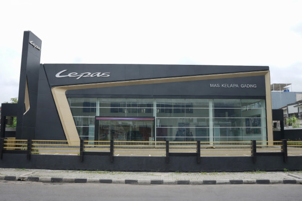 Showroom Lepas Kelapa Gading Jadi yang Pertama di Dunia, Konsumen Datang Disambut Robot