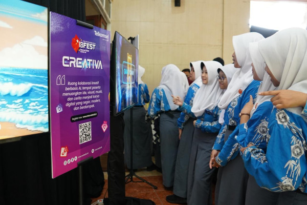 Bukan Cuma Tren, Telkomsel IBFEST Series 10 Ajarkan Ribuan Pelajar Cimahi hingga Pontianak Jinakkan AI
