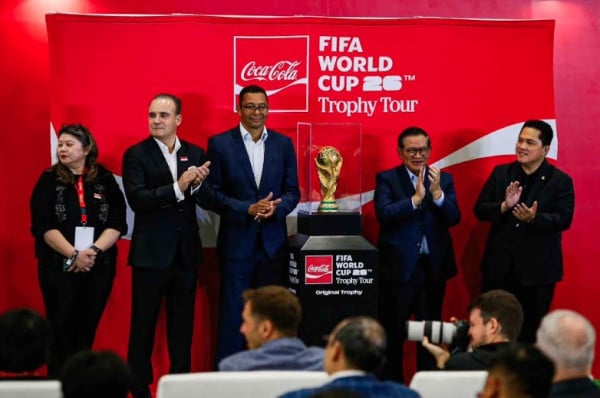 Trofi Piala Dunia Mampir di Jakarta, Disaksikan Legenda Arsenal dan Timnas Brasil