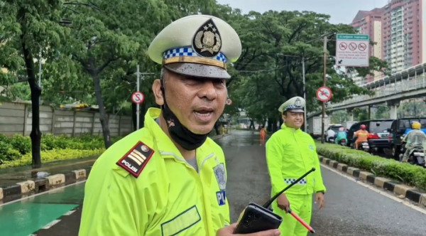 Banjir Setinggi 30 Cm Rendam Jalan Letjend Suprapto Cempaka Putih, Lalu Lintas Dialihkan
