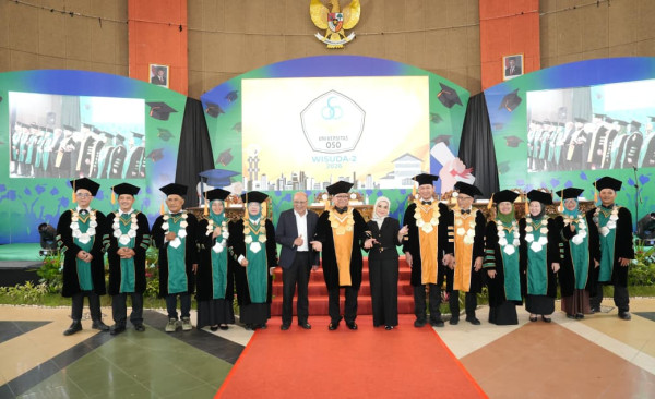 Wisuda UNOSO Dihadiri Rocky Gerung, Gories Mere, hingga Mahfud MD