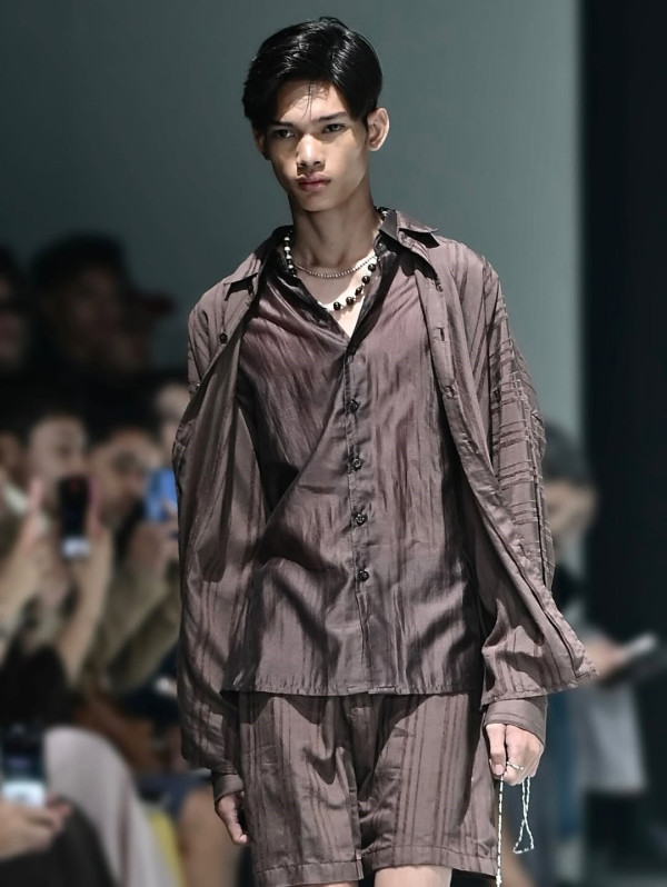 Kisah Michael Octavian, Eks Manusia Silver Lampu Merah Pasar Baru yang Kini Jadi Model