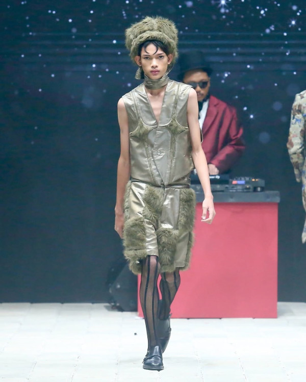 Kisah Michael Octavian, Eks Manusia Silver Lampu Merah Pasar Baru yang Kini Jadi Model